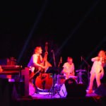 Χιλιάδες κόσμου στην έναρξη της διοργάνωσης “Οινοξένεια 2015” στο Λαμπίρι: Μάγεψε το κοινό η Ευανθία Ρεμπούτσικα