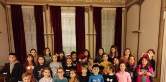 «Το πνεύμα των Χριστουγέννων» από τα παιδιά των Μουσικών Παιχνιδιών και της Δημοτικής Παιδικής Χορωδίας Αιγιαλείας paidiki xorodia